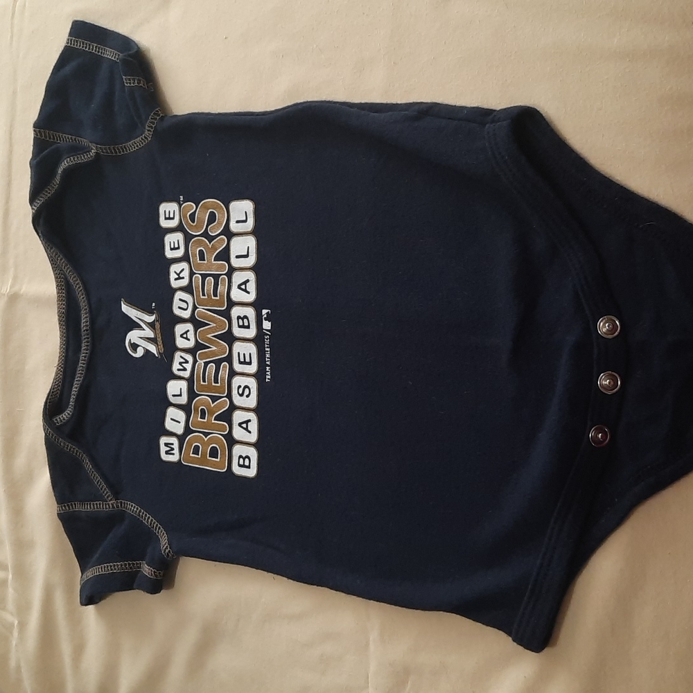 Milwaukee Brewers onesie 18months, like new